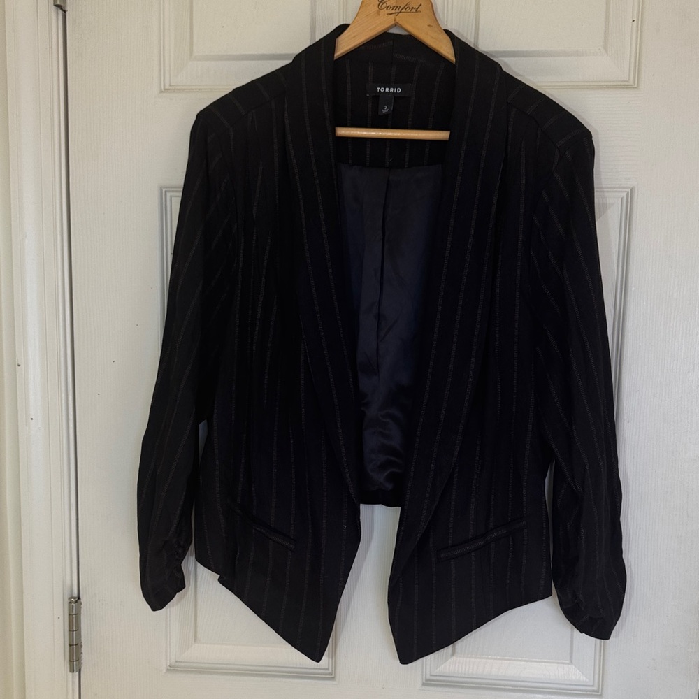 Torrid Black Blazer Size 2 - US 18/20 Casual Pin Strip Pattern Blazer / Shrug